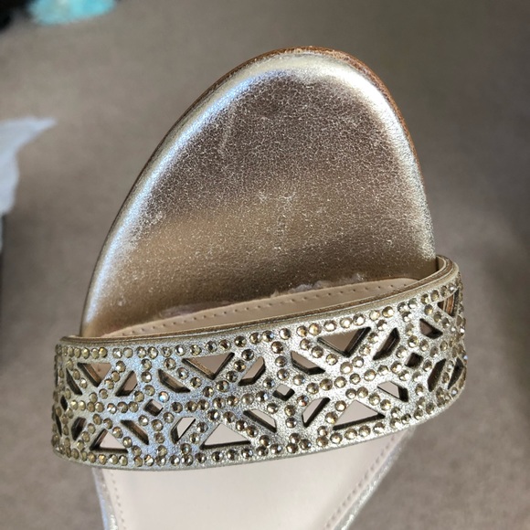 NWT Pelle Moda Otis Heels in Gold - Picture 3 of 7